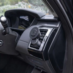 Quad Lock Vent Car Mount -Auto Parts Store SCA 653988 04 hi res